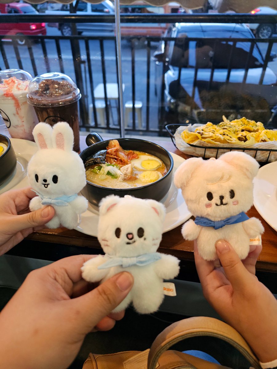 frmdawnutswdluv's tweet photo. Mosquito line/Ex-roommates ramen date! ♡♡♡ @LKfAL98 @skycart_ #leepuppyret https://t.co/hedRsNL7HI