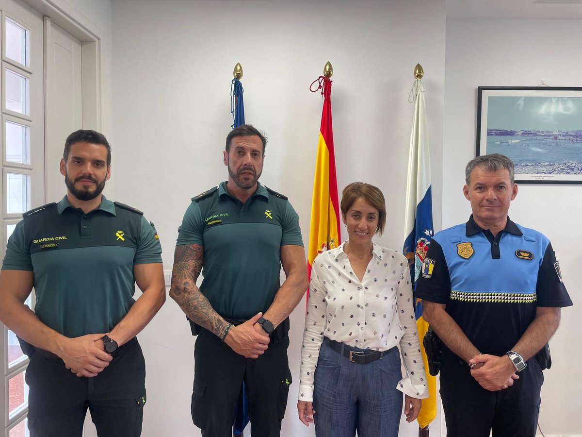 La alcaldesa de #Mogán, Onalia Bueno, recibe al nuevo capitán-jefe de la Compañía de la Guardia Civil de Vecindario. Más⤵️ mogan.es/1-noticias/607…