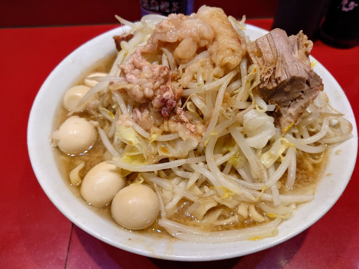 ラーメン二郎西台駅前店
小ラーメン➕野菜➕脂➕カラメ➕ウズラ
赤いの🔥と迷って、食べてる人のスープが非乳化よりだったのでラーメンに👍旨かったです、ご馳走様でした😋