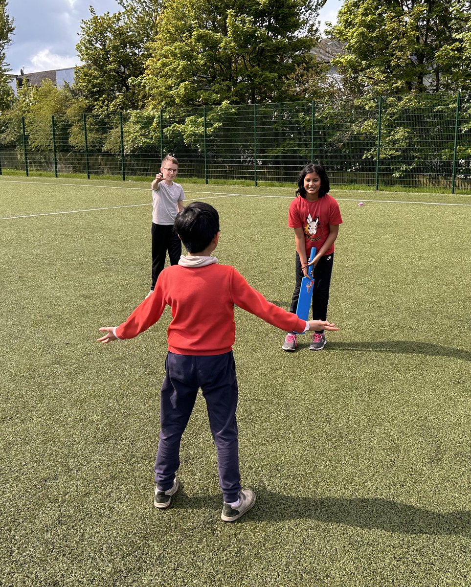 MsFBrown4's tweet photo. A bit of French cricket for P6 this week. Their fielding skills are looking good!! @FoxCovertPS https://t.co/ydZ2nuhMch