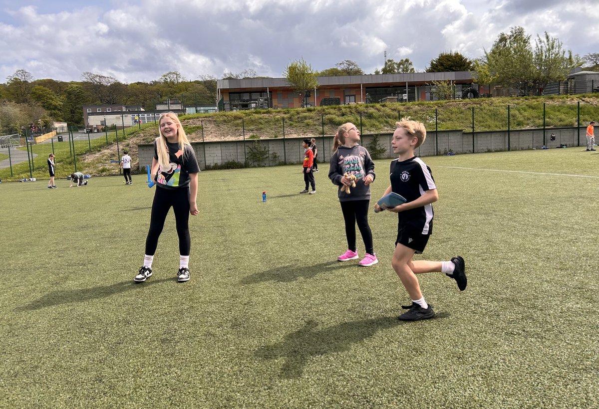 MsFBrown4's tweet photo. A bit of French cricket for P6 this week. Their fielding skills are looking good!! @FoxCovertPS https://t.co/ydZ2nuhMch