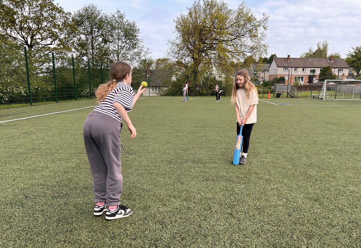 MsFBrown4's tweet photo. A bit of French cricket for P6 this week. Their fielding skills are looking good!! @FoxCovertPS https://t.co/ydZ2nuhMch