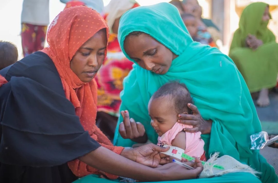 Sudan dünyadaki en kötü yetersiz beslenme krizlerinden biriyle boğuşuyor. Dört milyona yakın çocuk akut yetersiz beslenmeyle karşı karşıya ve tahminen 730.000 çocuk da ciddi akut yetersiz beslenmeden muzdarip.
#Sudan 
unicef.org/sudan/stories/…