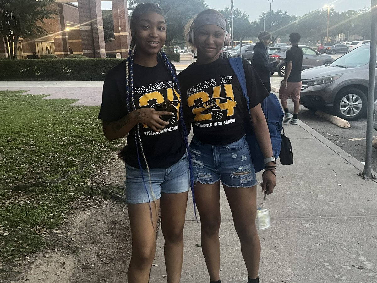 BigIkeYearbook's tweet photo. Big Ike Senior Field Day is here! Ready for a day of fun, games, and memories. Let's make the most of it! #SeniorFieldDay #BigIke #MyAldine #Fulldayoffun https://t.co/0JJtWvRpse
