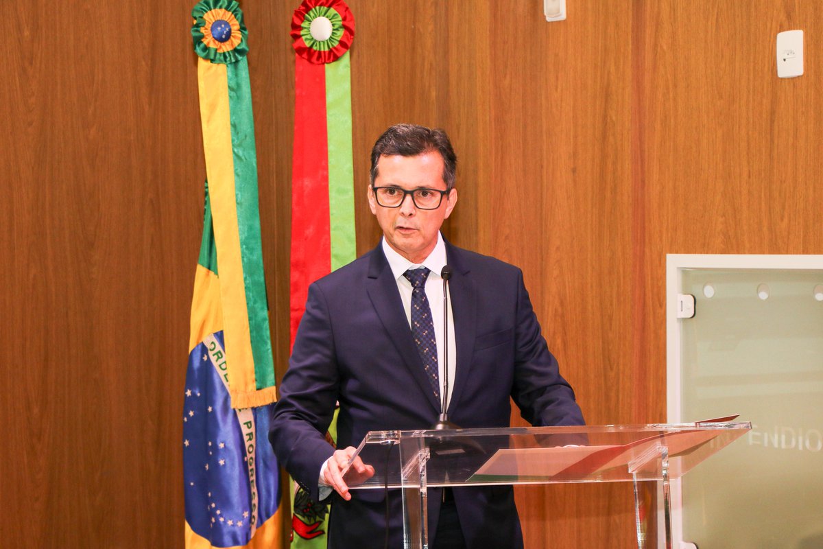 Isaac Sabbá Guimarães assume cargo de Procurador de Justiça.

Confira: mpsc.mp.br/noticias/isaac…