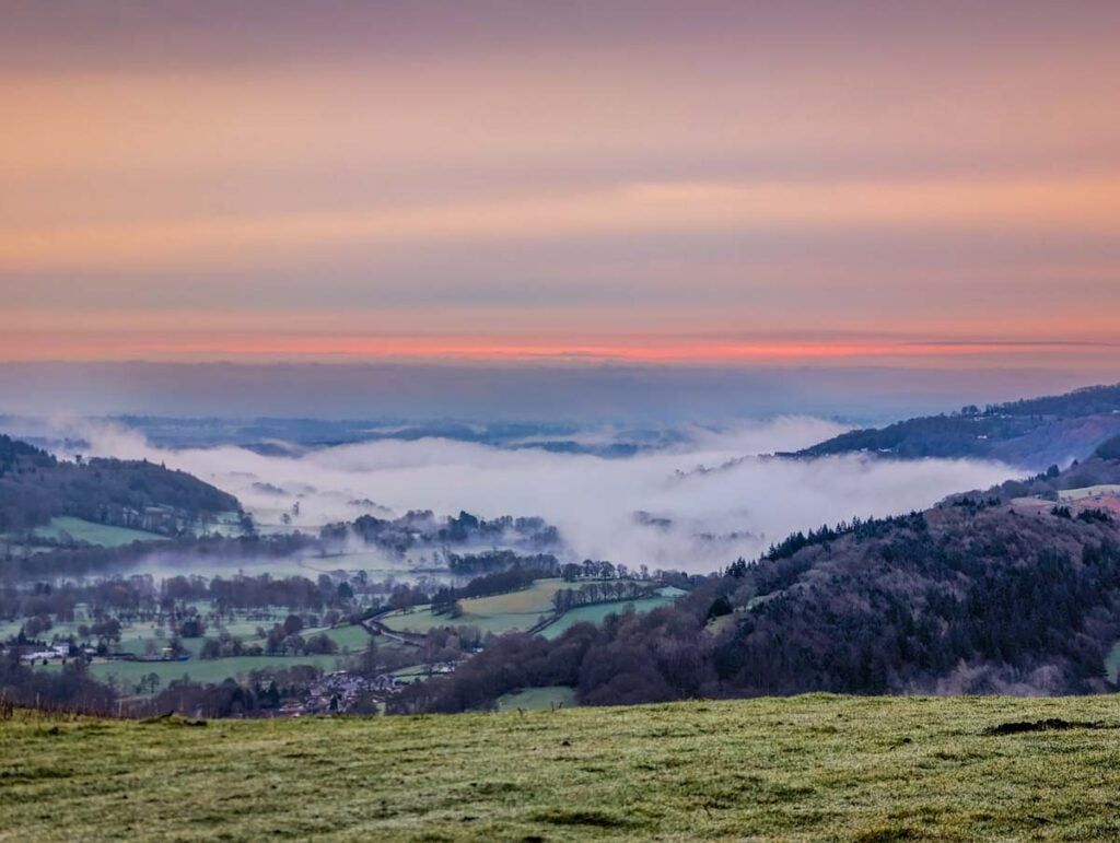 A Luxury Off Grid Cabin Stay Above Llangollen with Shacks | BaldHiker Read More: baldhiker.com/a-luxury-off-g…