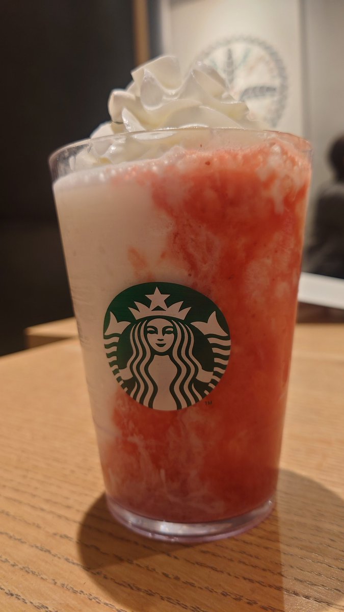 今日は特別なのでトレーニングは休んで、🍓を飲んできました！
個人的には苺の酸味がもう少し欲しかったかな😋