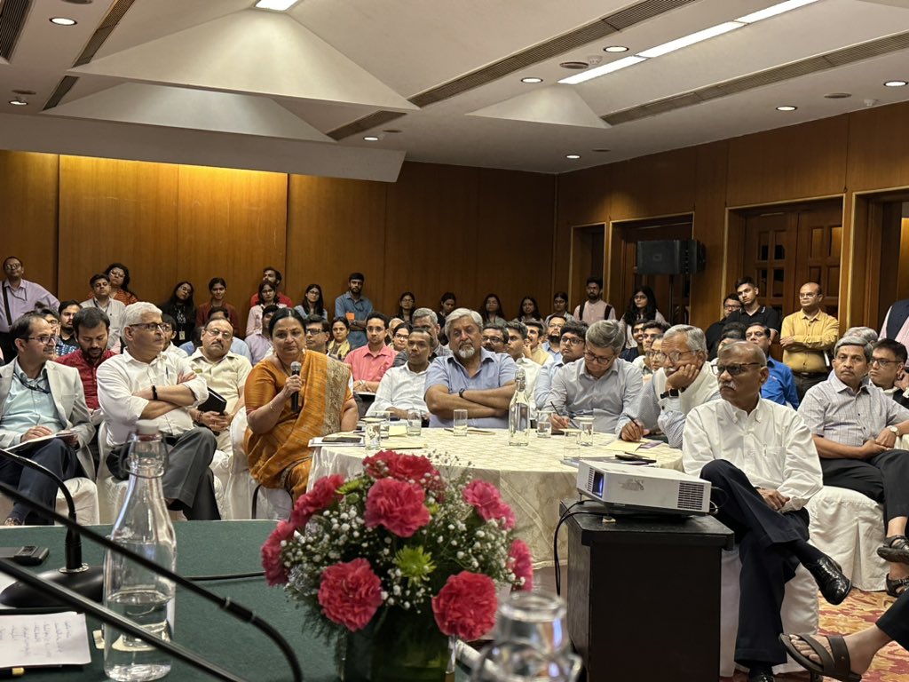 Sachin_Chat's tweet photo. How do we compare private and public educational institutions when public ones asks @JNU_official_50 VC Professsor Pandit at the lecture by CEA Dr Nageswaran @FinMinIndia @RIS_NewDelhi @RishihoodUni https://t.co/gOalU4k7Xj