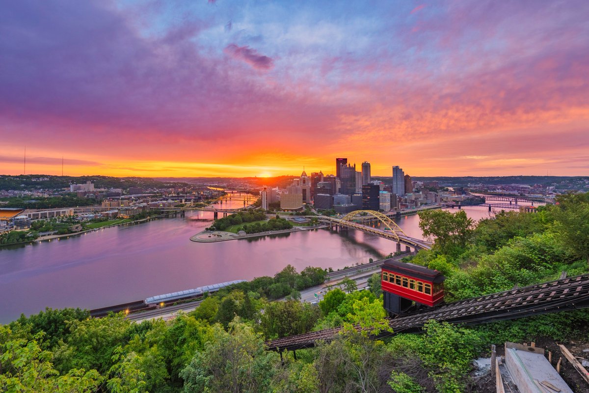 Heckuva sunrise in #Pittsburgh this morning. There was an opening in the clouds in the perfect spot above the horizon, and the sky lit up just as the Duquesne Incline descended Mt. Washington. Couldn't ask for a better view to start the day.