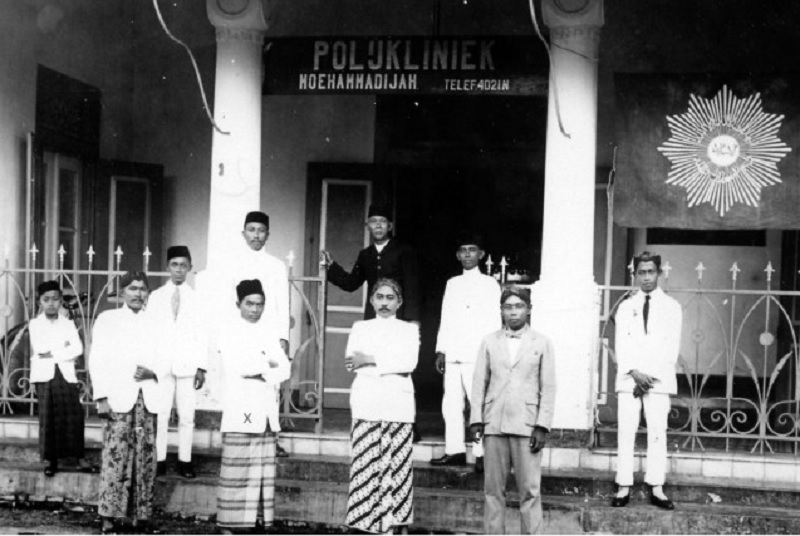 Dulu Muhammadiyah dituduh Wahabi, tetapi Ulama Muhammadiyah malah dituduh kafir. 

Padahal Kongres Islam di Surabaya tahun 1924, meneguhkan ajaran @muhammadiyah bukan wahabi. 

Meski demikian, selama perjalan sejarah, organisasi terus diserang dengan tuduhan serupa. 

UTAS 🔆