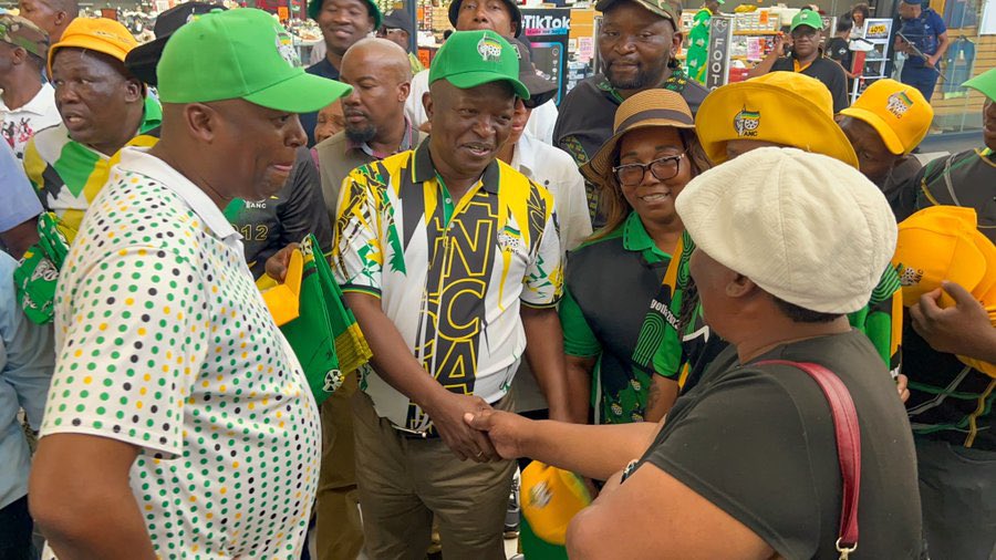 On the campaign trail with former Deputy President, Cde David Mabuza. 📍Alex Mall, Alexandra, Gauteng #VoteANC2024 #LetsDoMoreTogether