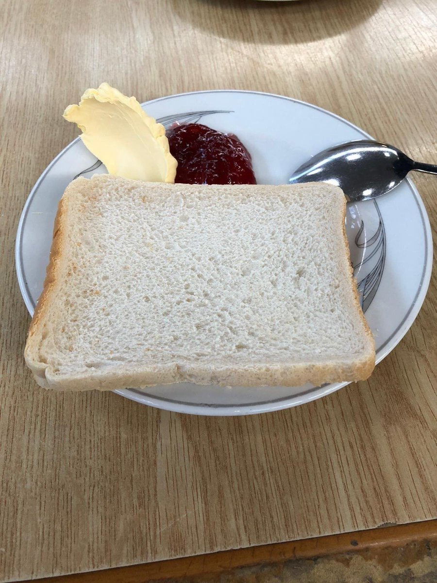 @DrMonishBhatia @RoxyCavalcanti @IRR_News @CSociologies @TheBCNetwrk @britsoci @BritSocCrim @SLSA_UK @UoYLaw @UoYSociology @YorkPolSoc @RaceJustice @antiraidsleeds Thanks for highlighting this Monish. This was the 'breakfast' at Urban House Initial Accommodation Centre in Wakefield until residents organised and complained. @mearsgroup were paid £1.15 billion in the 2019 asylum accomm contract. Where did the money go? Not on food clearly