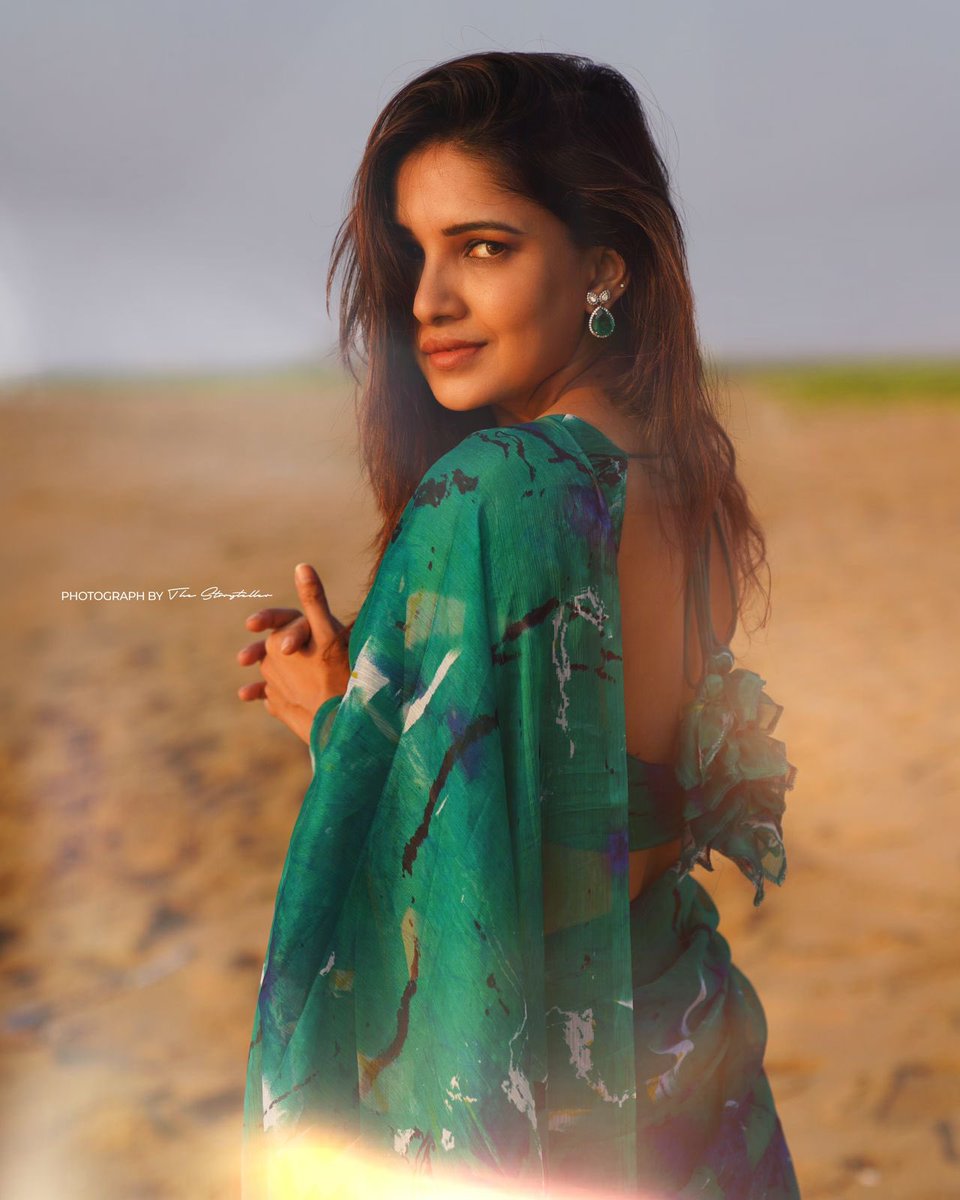 Actress #VaniBhojan lets our hearts leap with those Twilight eyes, Shining Aura, and Serene Looks that adorn the waves and clouds of dawn @vanibhojanoffl @teamaimpr #CinePeek