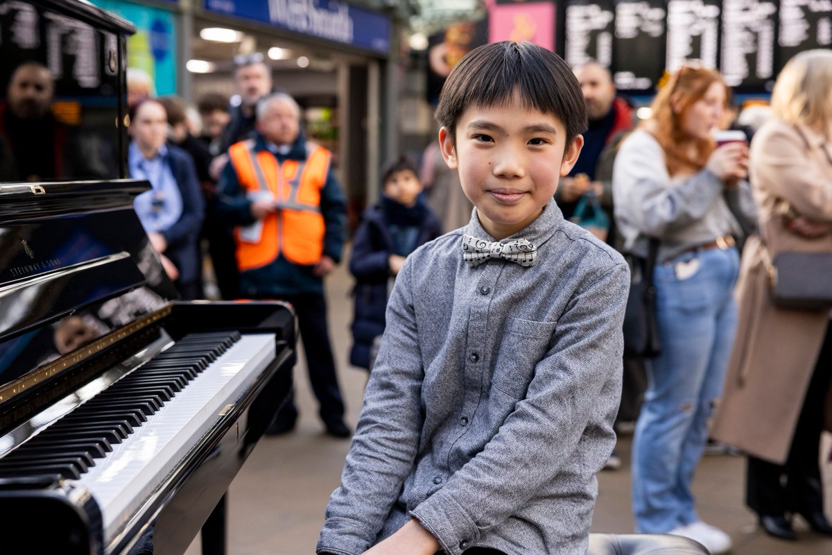 #ThePiano heads to Waverley Station in Edinburgh, where they are blown away by a boy in a bow tie, charmed by a piano-playing postie, and get caught up by an Argentine tango! 9pm on @Channel4