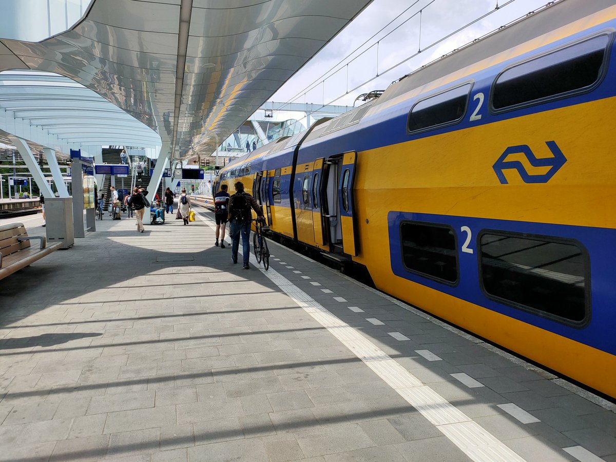 Dutch station scenes: Zwolle (left) and Arnhem Centraal (right). The train is the IC Zwolle to 's-Hertogenbosch - a fine rural cross-country route.