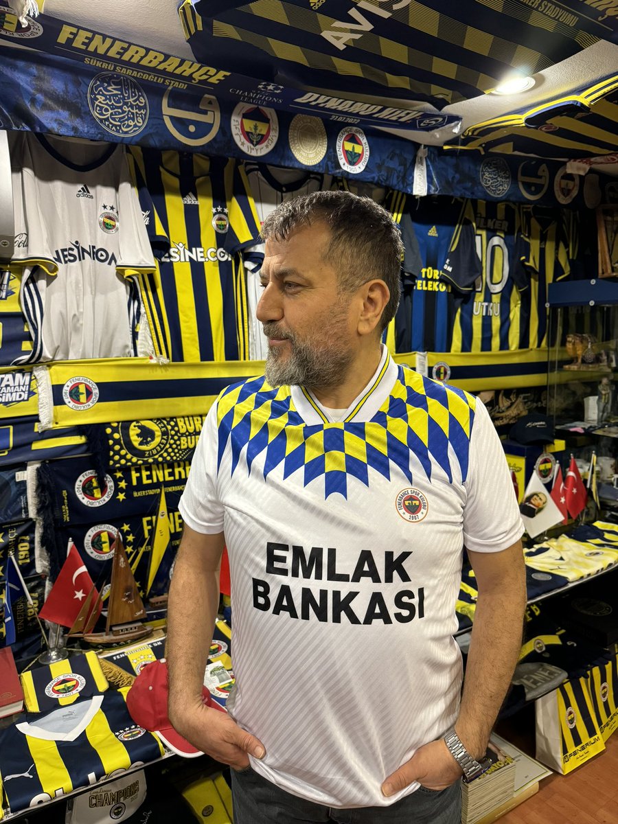 Değiliz herkes gibi sıradan Doğarken Fenerbahçe'yi koymuş kalbimizde YARADAN...💛💙🇺🇦🇹🇷 #kalplerberaber #ruhumuzbir💛💙 #FenerbahçeBirYaşamdır💛💙🇺🇦 #Fenerbahçeliyiz #Efsane117yaşında #Fenerbahçesevgisi💛💙🇺🇦 #fenerbahceninyolunda #FenerbahçeAşkı