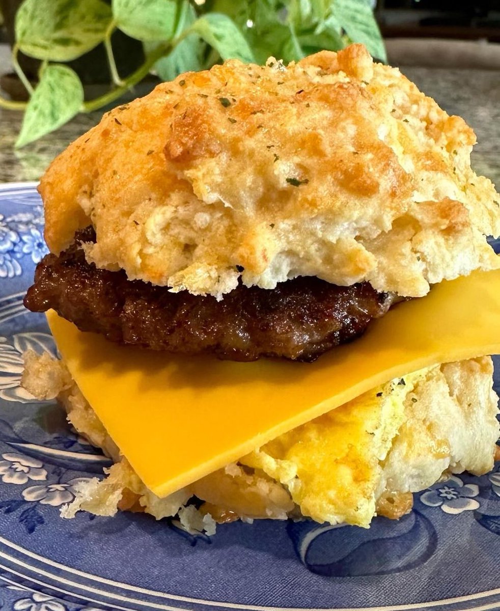 Sausage on a Red Lobster Cheddar Biscuits

Smash or Pass
