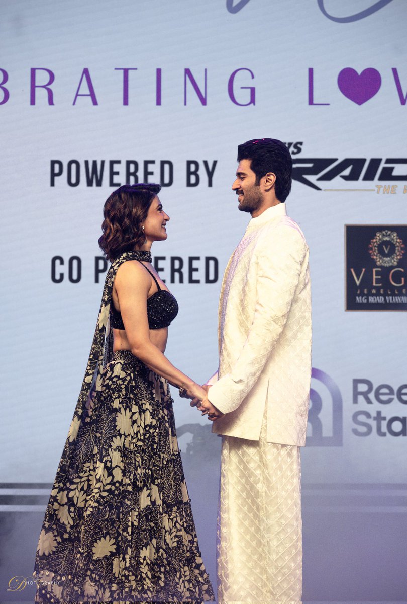 Happy happy birthday @TheDeverakonda 🤗 Wishing you the bestest year ✨ I pray that blessings fill your life, bringing you joy and happiness every day. ~ @Samanthaprabhu2! 😍 #HBDTHEVijayDeverakonda #Samantha #SamanthaRuthPrabhu