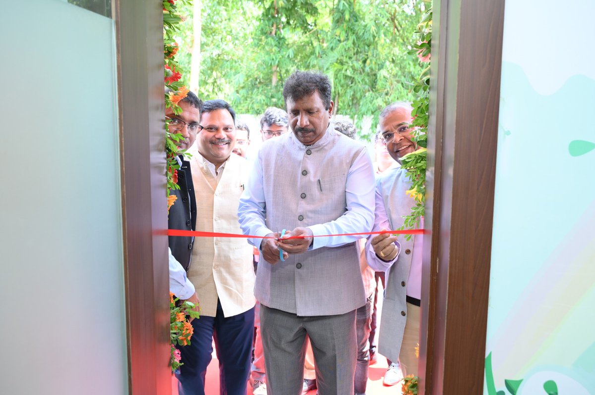 IOCL_ODISHA's tweet photo. Sir/s, 

In furthering IOCL Core Value #Care BBSR DO commissioned first of its kind #BabyFeedingCentre at Kedarnath Fuels, a halting point for tourists enroute Puri. The novel facility got inaugurated by Sri VC Asokan, ED(RS-S&amp;W) HO in presence of OSO &amp; dealer team.@IndianOilcl https://t.co/Cxr7Itkult