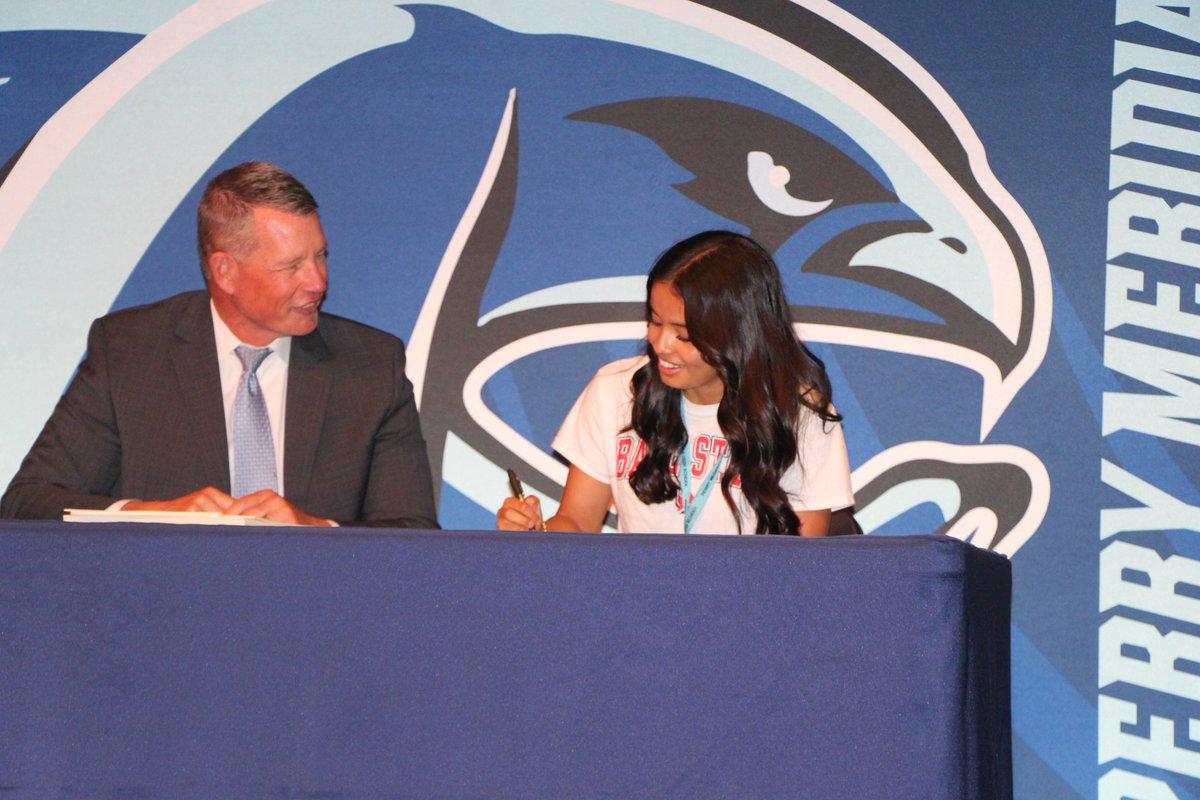 perrytwpschools's tweet image. The future is bright ⭐️ Here are your future educators coming from Perry Meridian High School. 👩‍🎓👨‍🎓Seniors who plan to study education in college were treated to an official signing event. We welcome you back to Perry Township Schools in four years. Congrats!!!