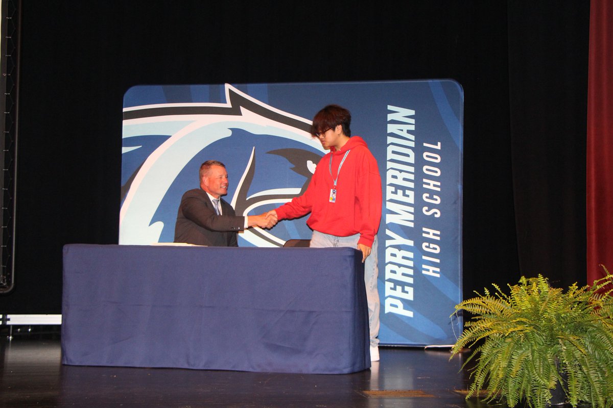 perrytwpschools's tweet image. The future is bright ⭐️ Here are your future educators coming from Perry Meridian High School. 👩‍🎓👨‍🎓Seniors who plan to study education in college were treated to an official signing event. We welcome you back to Perry Township Schools in four years. Congrats!!!