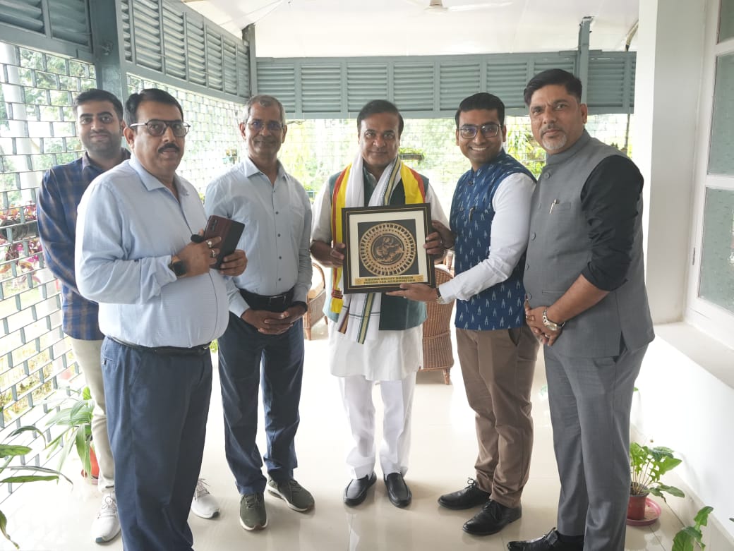 Hon'ble CM, Assam felicitated by Surma Valley Branch ITA Chair, Vice Chair & Secy during a recent visit to BarakValley. He patiently heard the challenges of Barak Valley Tea Industry & assured support from Govt. on Export possibilities, power supply & Solar installation in TEs.