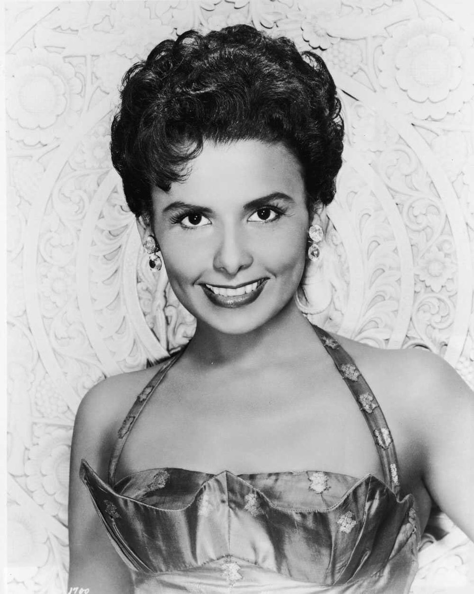 #RIP #OTD in 2010, Grammy Award winning singer ('Stormy Weather', 'One for My Baby), actress, (Stormy Weather, Cabin in the Sky) civil rights activist, dancer, Lena Horne died in New York City of heart failure at the age of 92. Cremation thefinalfootprint.com/2024/05/09/day…