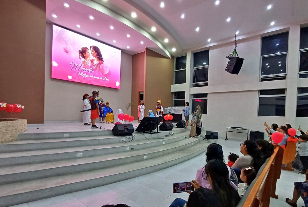 ✨️ Mamá "Reflejo del amor de Dios" 💜
🔰 Nuestros estudiantes de inicial y primaria nos deleitaron con hermosos especiales y dramatizaciones por el día de la madre. 💘

✨️¡Feliz día mamita Pastorina!🐑