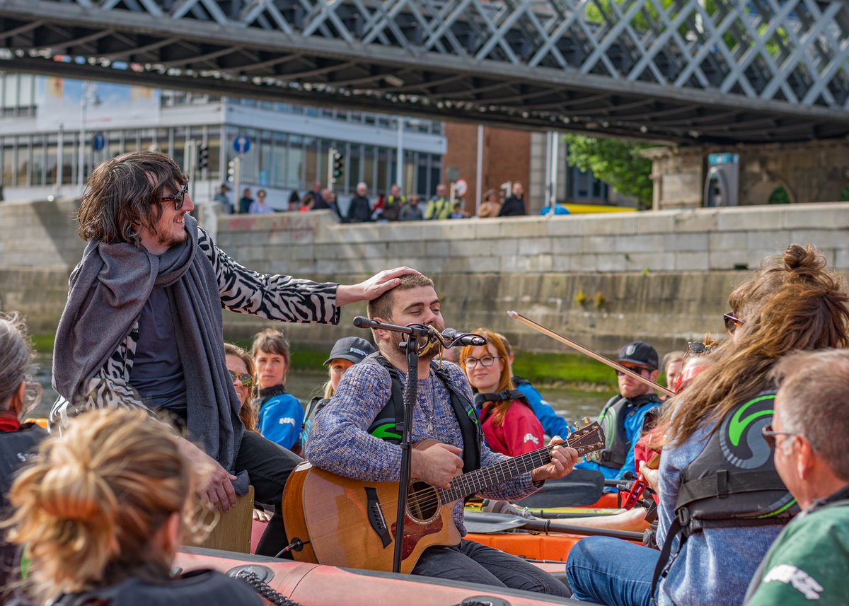 Paddle to the rhythm on Dublin's Kayaking Music Tour 🎶 Listen to some of city's top musicians as you travel under Dublin's most famous bridges! Great craic with even better company 🤝 Find out more now dodublin.ie/dublin-sightse…