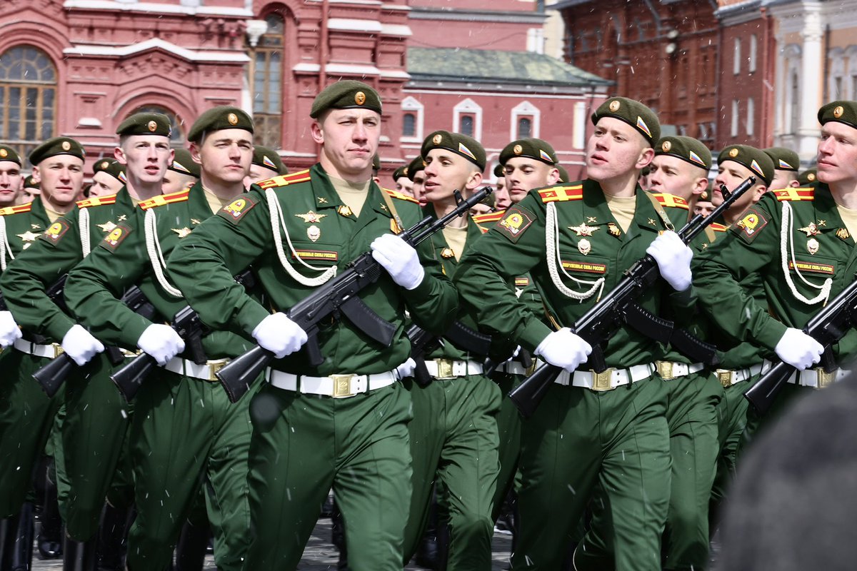 📸| Galería de imágenes desfile militar por 79 aniversario de la victoria de la Gran Guerra Patria. 📍 Moscú, Rusia 🇷🇺. #DíazCanelEnRusia