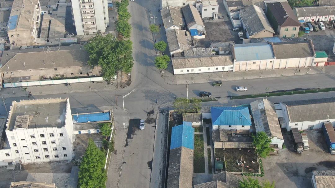 Came across this fascinating reddit post that went viral last month where a guy flew his drone from China straight into a N. Korean border town. 
Somehow the footpaths in a dictatorship where the ruling class rarely walks have comfortable sloped edges on the footpath
#SlopedKerbs