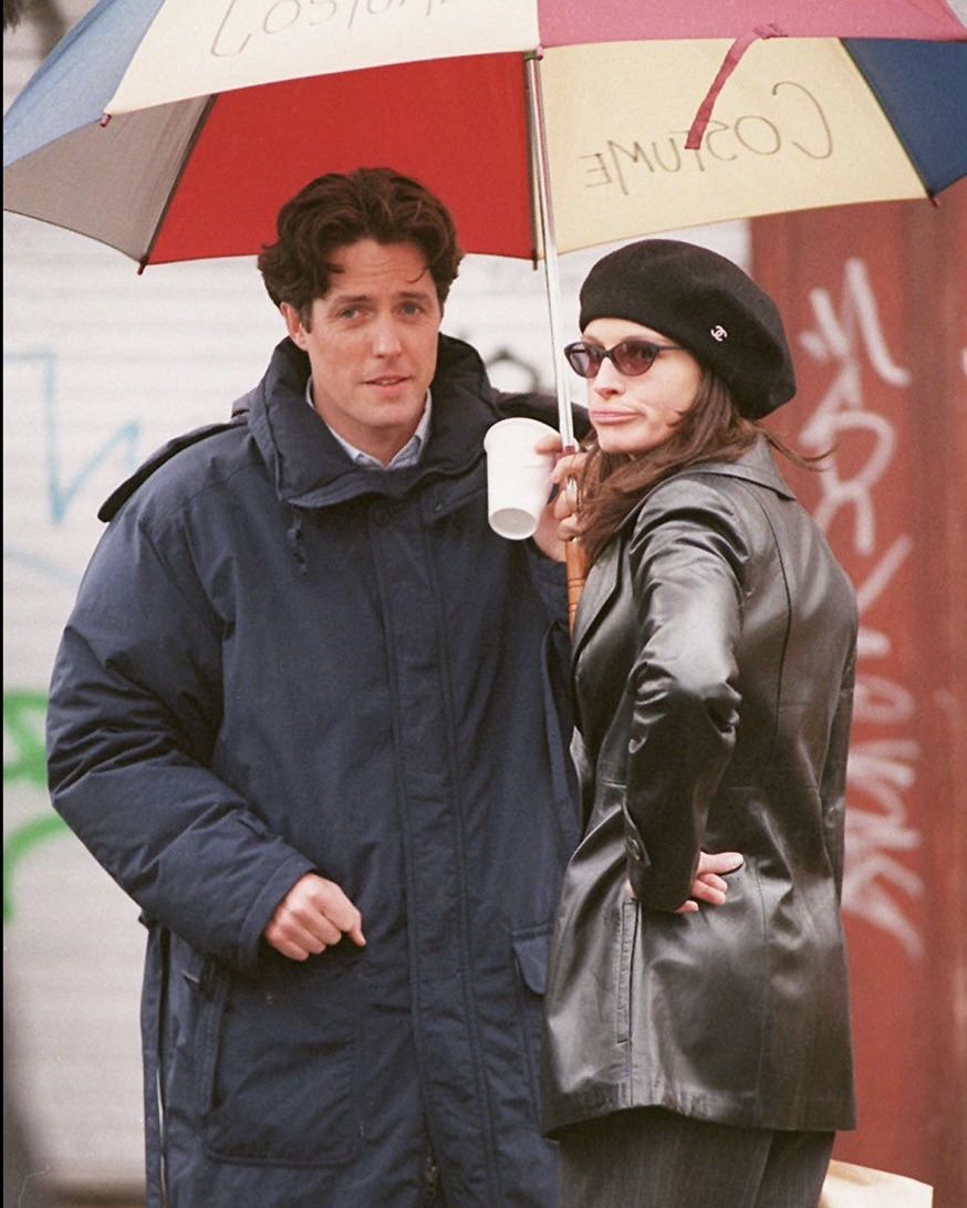 Hugh Grant and Julia Roberts on the set of Notting Hill, 1998

#NottingHill #JuliaRoberts #HughGrant