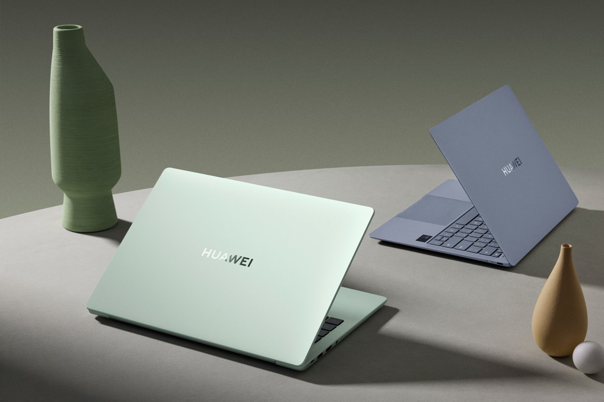 Blending sophistication with innovation, the #HUAWEIMateBookXPro shines in striking morandi blue, while the #HUAWEIMateBook14 flaunts a distinctive green exterior, captivating with visuals that demand attention. ⁣