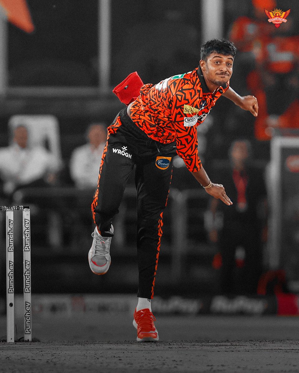 Our 🇱🇰 spinner, Viyaskanth, showed promise in his debut for the Risers 💪✨

#PlayWithFire #SRHvLSG