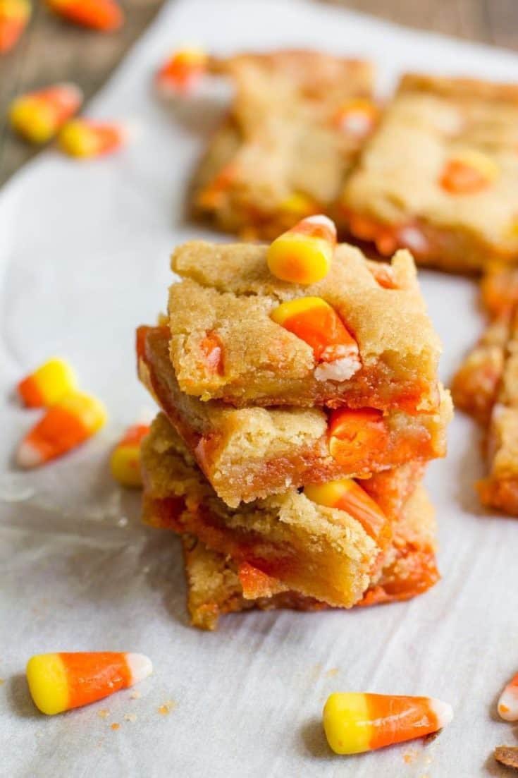 CANDY CORN Blonde Brownies by Wholefully 
#GhastlyGastronomy

wholefully.com/candy-corn-blo…