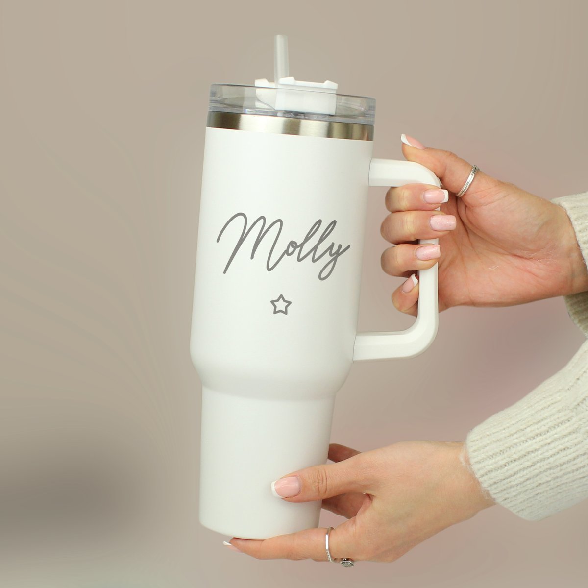 Big enough for any thirst, this personalised travel cup has been designed to keep your drinks piping hot or refreshingly cold for hours on end. Personalised with any name lilybluestore.com/products/perso…

#travelmug #giftideas #shopindie #mhhsbd