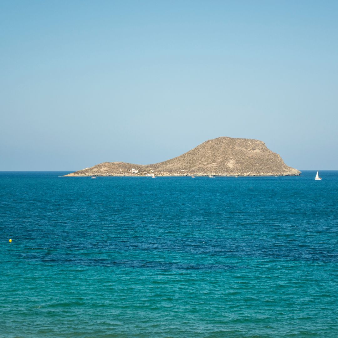 🌊Nautical activity in #CostaCalida:

🚢Route where you will sail 5 km parallel to #LaManga until reaching 📍Puerto Tomás Maestre.

Book here!➡️bit.ly/3JCGfLa

#regiondemurcia #travel #visitspain