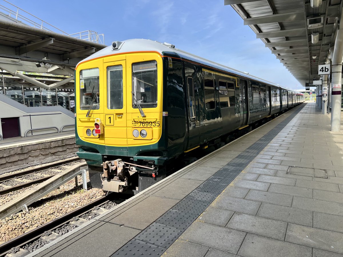 769935 waits the signal to change at #Derby, she has 37884 on the front taking her to #Doncaster, new for the #Sheffield to #Adwick stoppers (in mi dreams) #class769 9/5/24