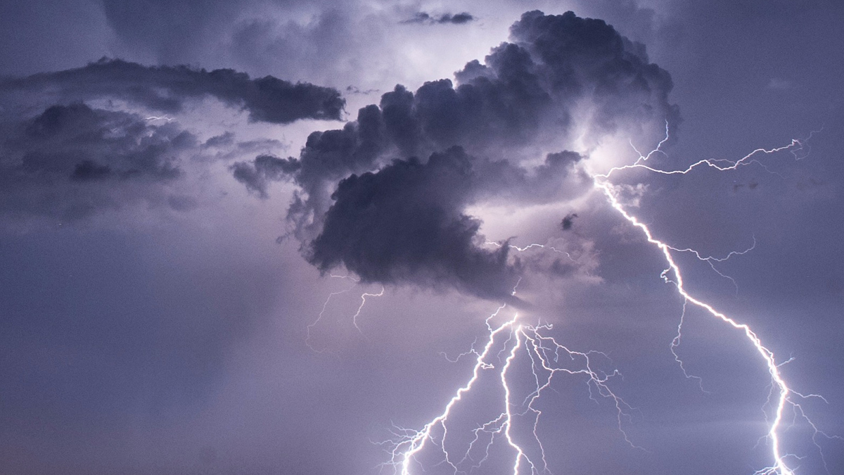 গত ৮ দিনে বজ্রপাতে ৪৩ জনের মৃত্যু: এসএসটিএফ