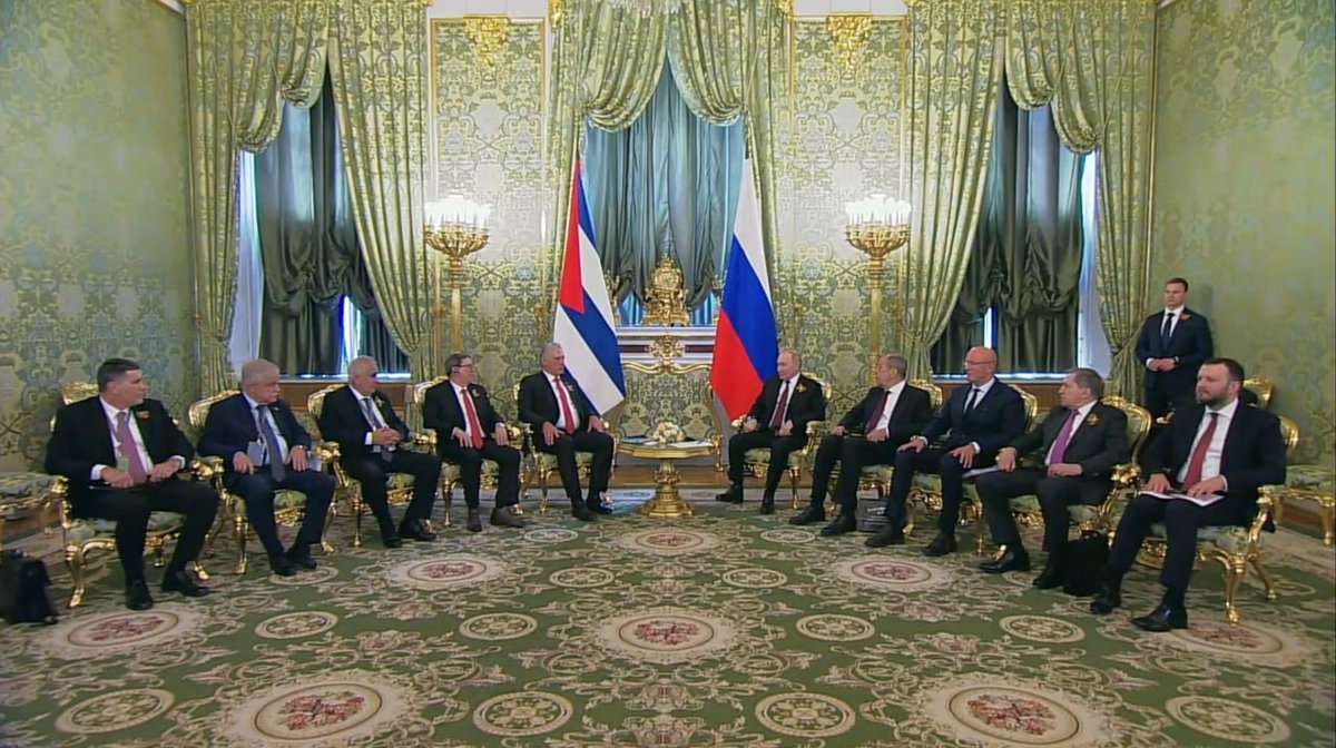 🇷🇺🤝🇨🇺 El presidente de Rusia, Vladímir Putin, ha mantenido este jueves un cara a cara con su homólogo de Cuba, Miguel Díaz-Canel, para abordar el desarrollo de las relaciones bilaterales entre ambas naciones en el ámbito diplomático, político y económico. #Cuba #Rusia