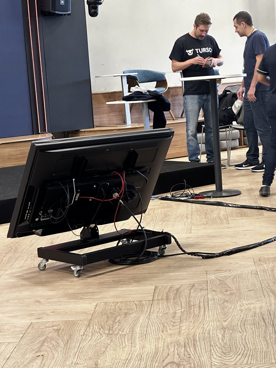 gdbianchii's tweet image. #brazilmentioned

Awesome opportunity to be here. Also, I can confirm @ThePrimeagen is real