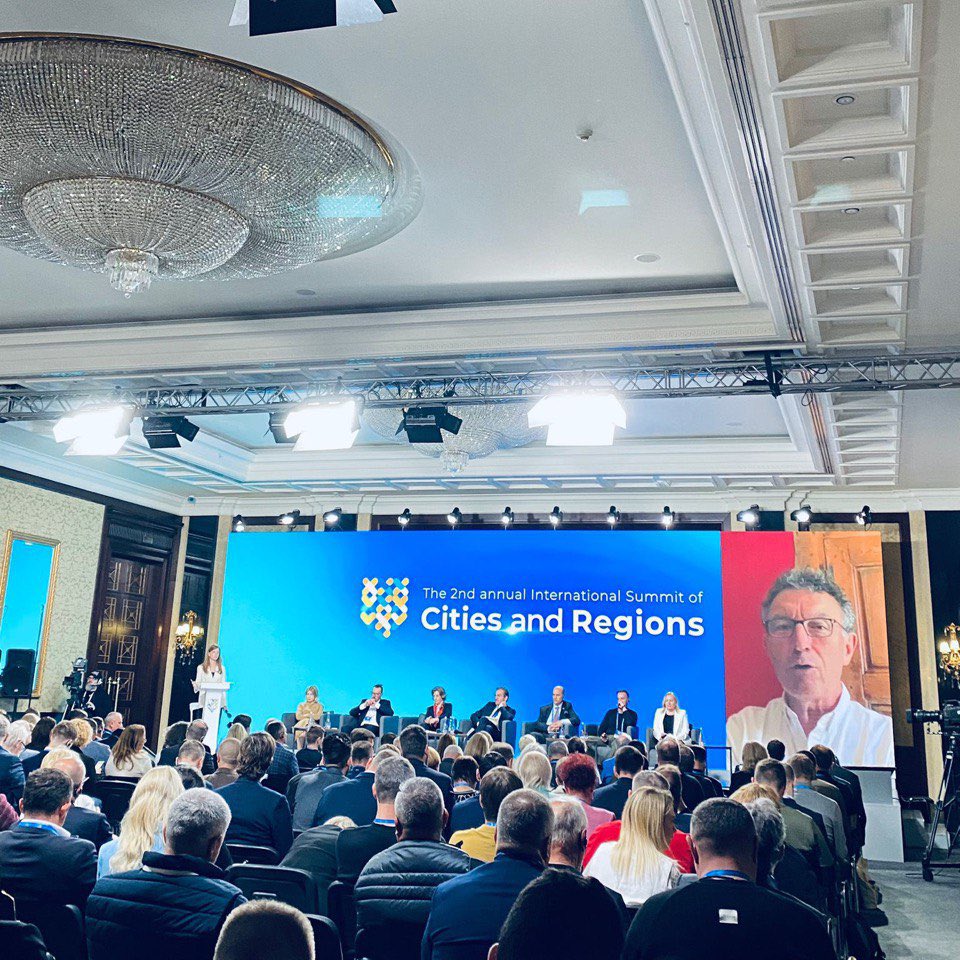 🇺🇦🇫🇷 | Ravi de représenter la @regiongrandest et @Regionsdefrance au Sommet des Villes et des Régions à Kiev. Notre engagement envers l'Europe et l'Ukraine est sans faille. Les Régions françaises, avec des partenariats en cours, renforcent activement ce soutien. Mandaté par…