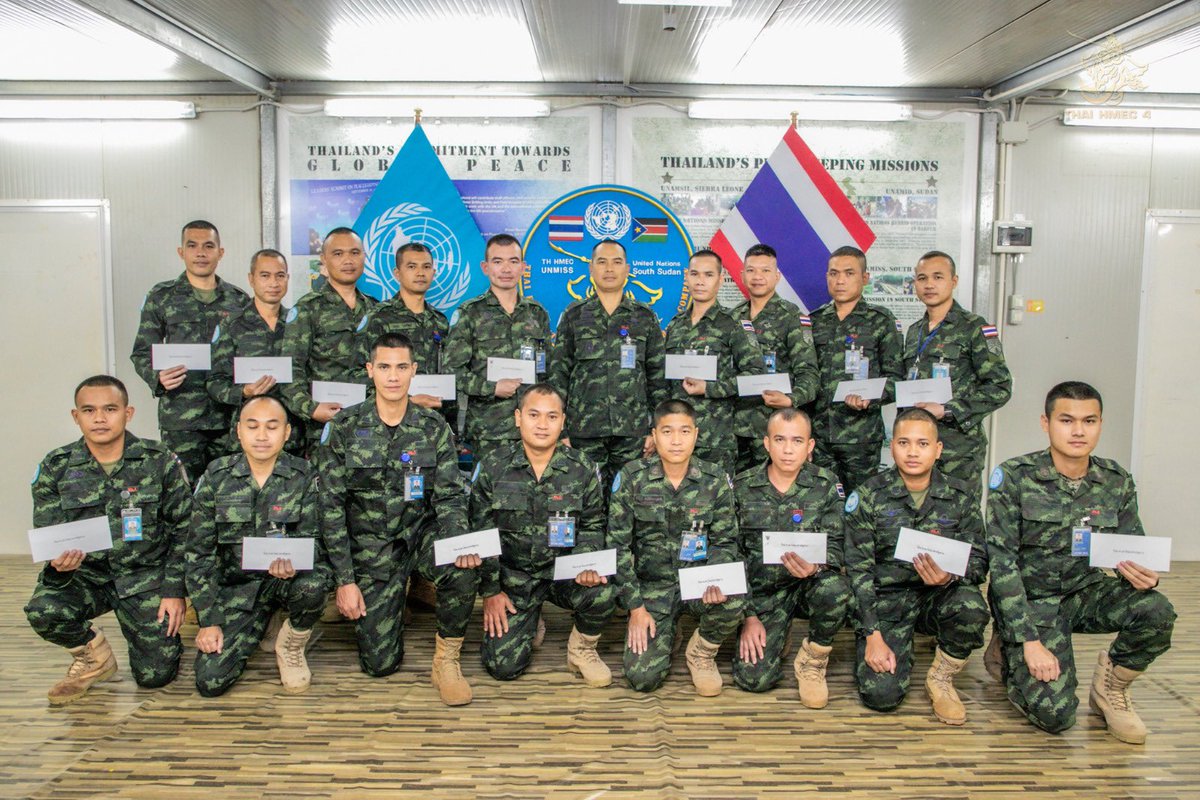 THAIHMEC's tweet photo. 9 พ.ค. 67 พันโทโชติอนันต์ ปาติ๊บ ผู้บังคับกองร้อยทหารช่างเฉพาะกิจไทย/เซาท์ซูดาน เป็นประธานในพิธีมอบเครื่องหมายยศให้กับกำลังพลที่ได้รับการเลื่อนยศสูงขึ้น จำนวน 3 นาย และกำลังพลซึ่งมีเดือนเกิดในเดือนเมษายนจำนวน 19 นาย
#THAI_HMEC
#UNMISS https://t.co/VsAQQCxIW3