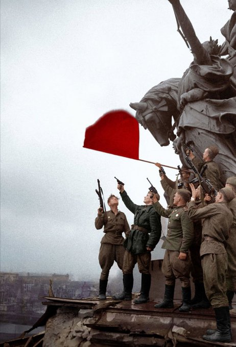 ¡Día de la Victoria!, hace 79 años, el Ejercito Rojo derrotaba el régimen nazi de la Alemania de Hilter, que su ejemplo imperecedero sea la fuerza para luchar contra el fascismo, el sionismo, contra toda forma de odio a la vida. ¡Honor y Gloria al Ejercito Rojo!