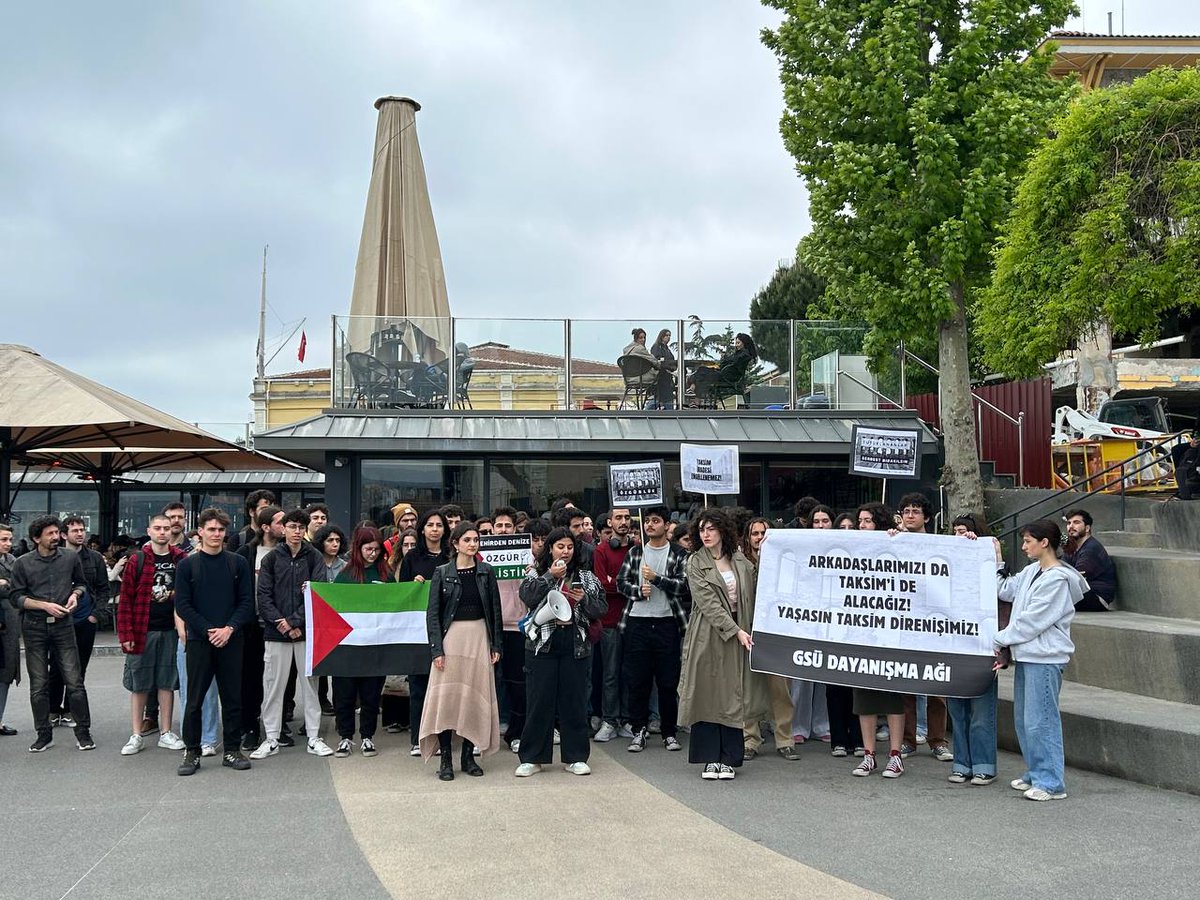 1 Mayıs'ta hukuksuz biçimde tutuklanan arkadaşlarımız için Galatasaray Üniversitesi'nde gerçekleştirilen basın açıklamasına biz de katıldık. Meydanlar halka kapatılamaz! Tutuklular serbest bırakılsın!