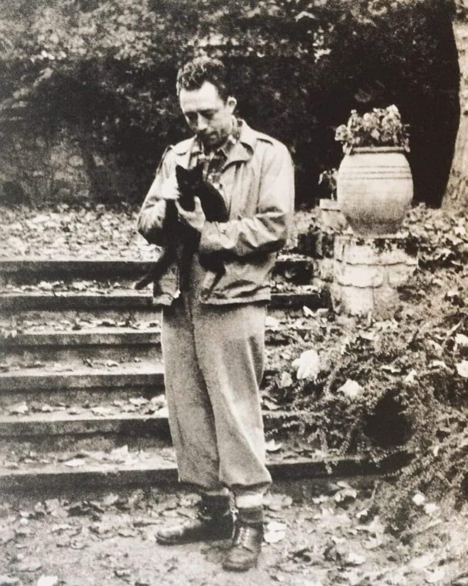 Un poco de historia

En 1944 Albert Camus trabajaba como editor en un periódico de la resistencia francesa contra la ocupación alemana. El periódico se llamaba Combat.

Habían sido años complejos para Camus, en donde el autor de libros como “El Extranjero” y “La peste” se había