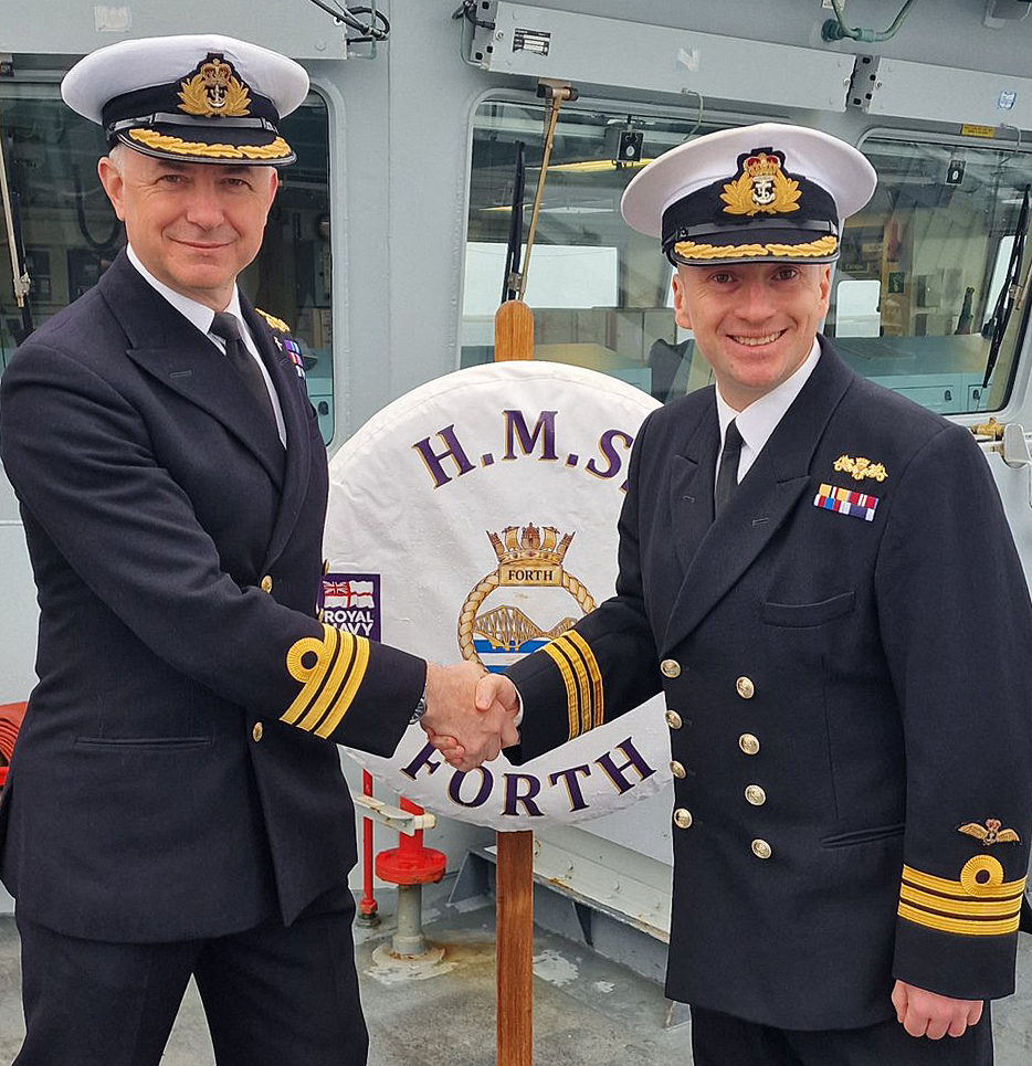 Cdr Chris Easterbrook hands over command of Falkland Islands Patrol Vessel @HMS_Forth to Cdr Phil Harper.