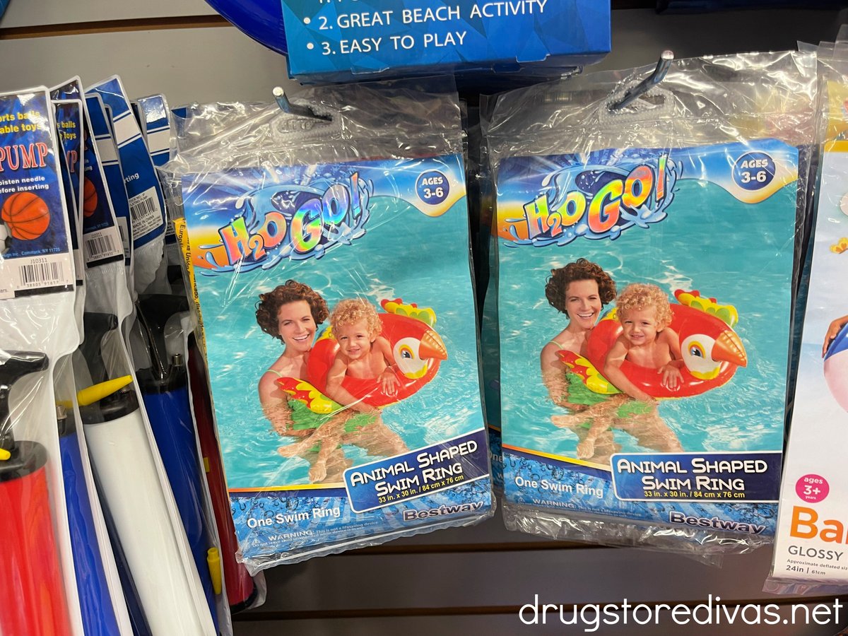 Our community pool has been open for almost a month already, so if you don't have pool floats yet, now is the time to get some. But don't get a boring inner tube. Instead, grab something off our list of 30+ Epic Pool Floats here: drugstoredivas.net/amazon-big-mou…