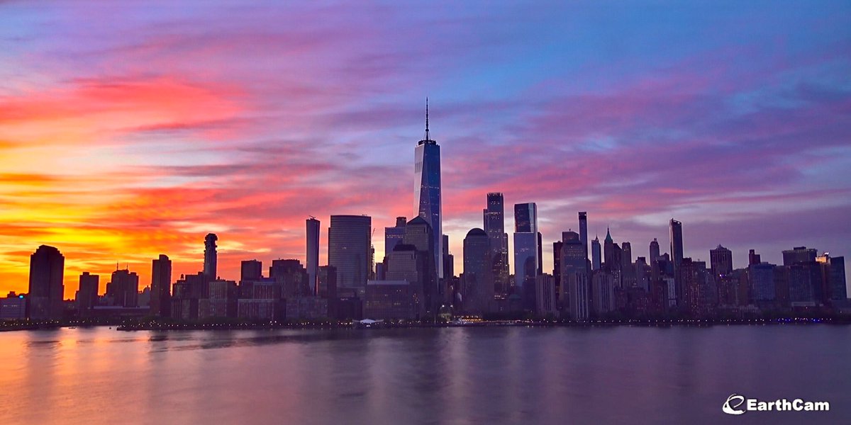 SPECTACULAR! Sunrise seen this morning over New York City, NY. Photo via @EarthCam #Sunrise #NYC #NYwx