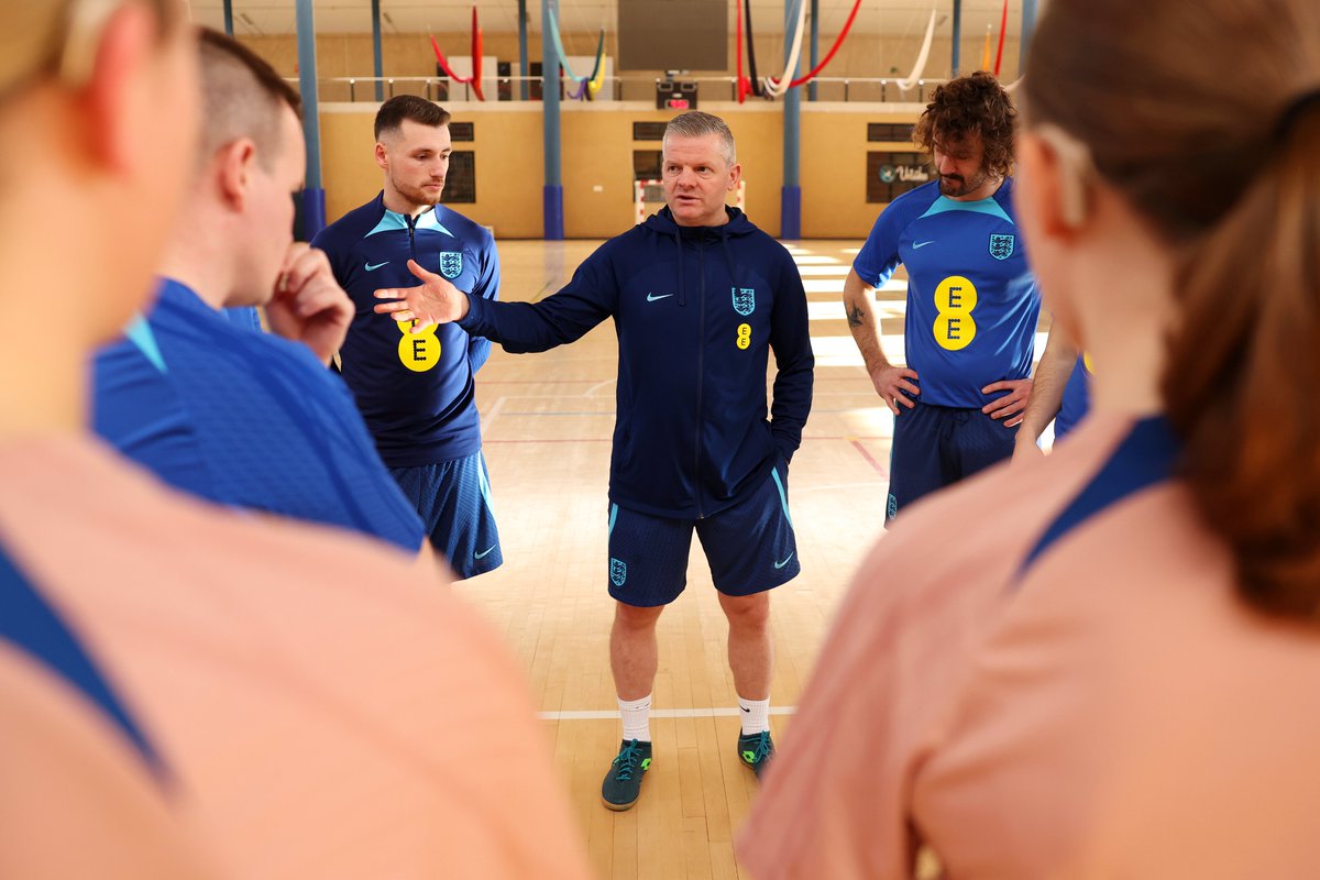 What makes a good team talk according to @England Deaf Women head coach Steve Daley? 🗣️ 'Set the right environment, know the players and their needs. Create a safe space and have interactions and connections with both staff and players.' #DeafAwarenessWeek